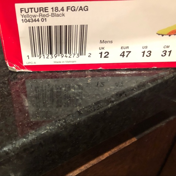 Men’s soccer cleats size 12 - Picture 2 of 3